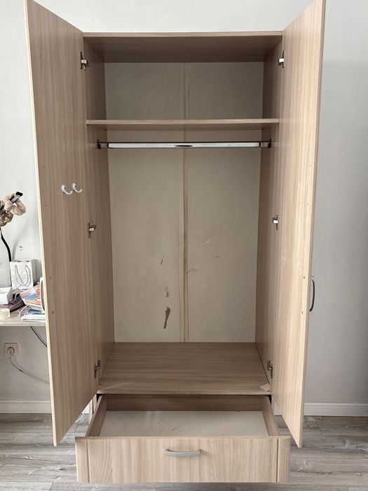 Продам шкаф двухдверный. Самовывоз