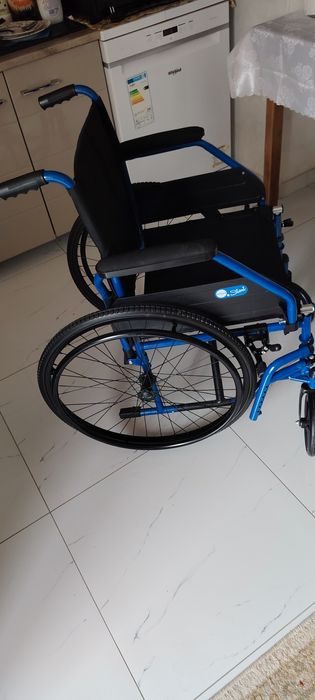 Scaun cu rotile pentru persoane cu dizabilități