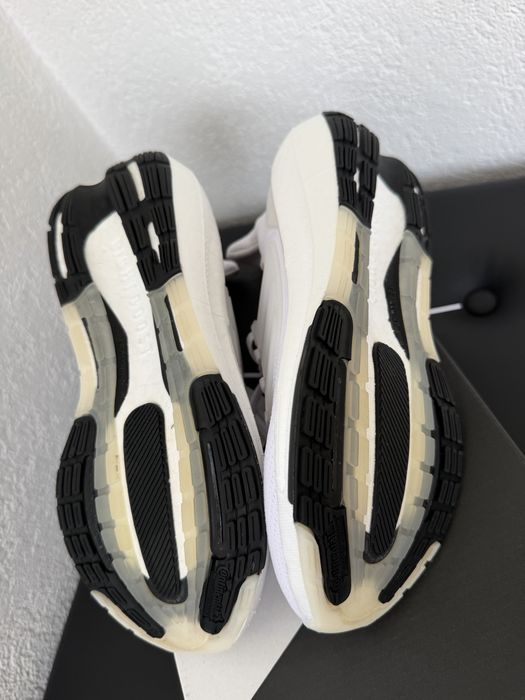 Adidas Light Boost mărimea 36 2/3.  Noi, fără etichetă, doar probați, nu au fost purtați.