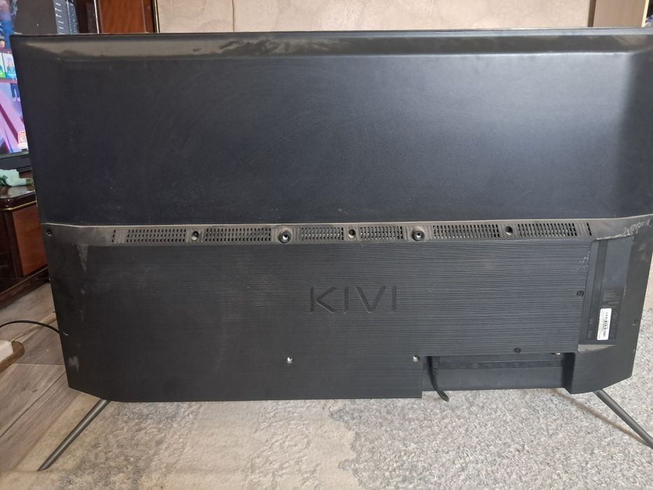 Телевизор KIVI 43” Smart TV — разбита матрица