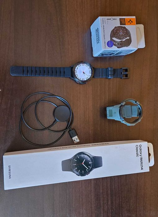 Продавам смарт часовник Samsung