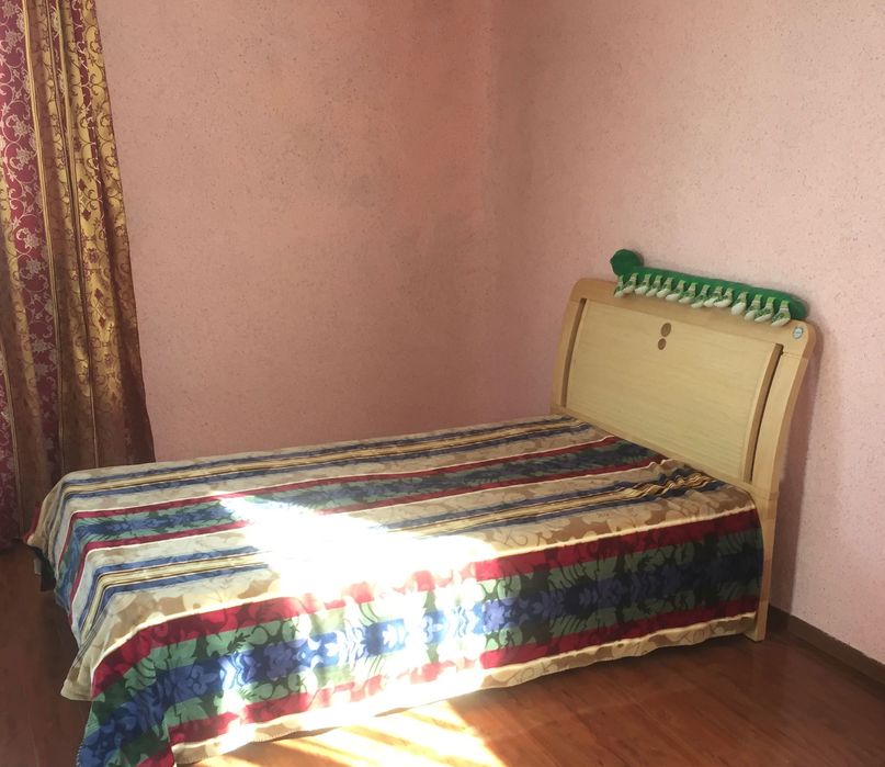 Кровать и рабочий стол