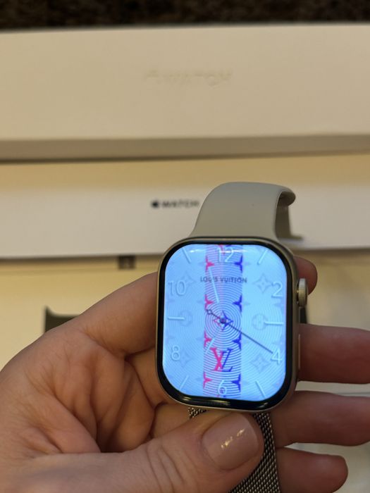 Смарт часовници бежов