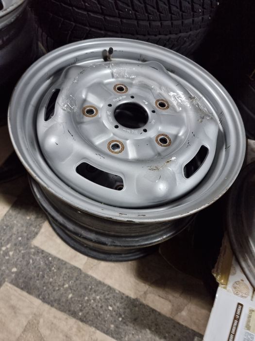 Ford 16 цола джанти за бус Перфектно състояние.. Замъка Ямбол.