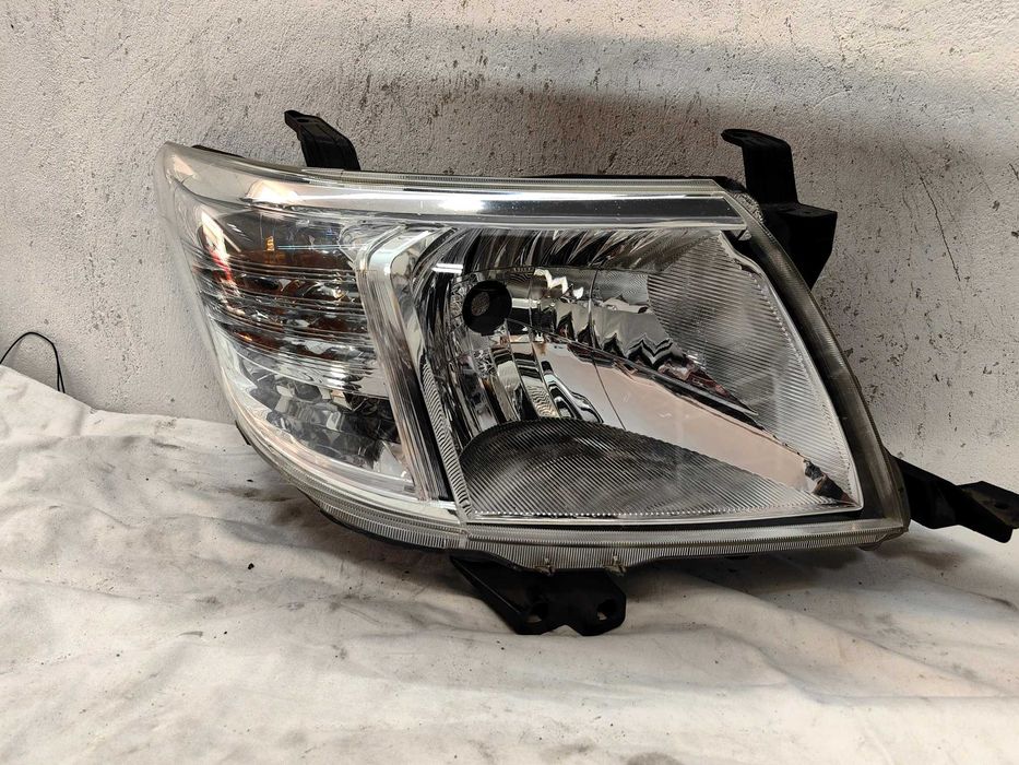 Оригинален   фар  Тойота   Toyota Hilux