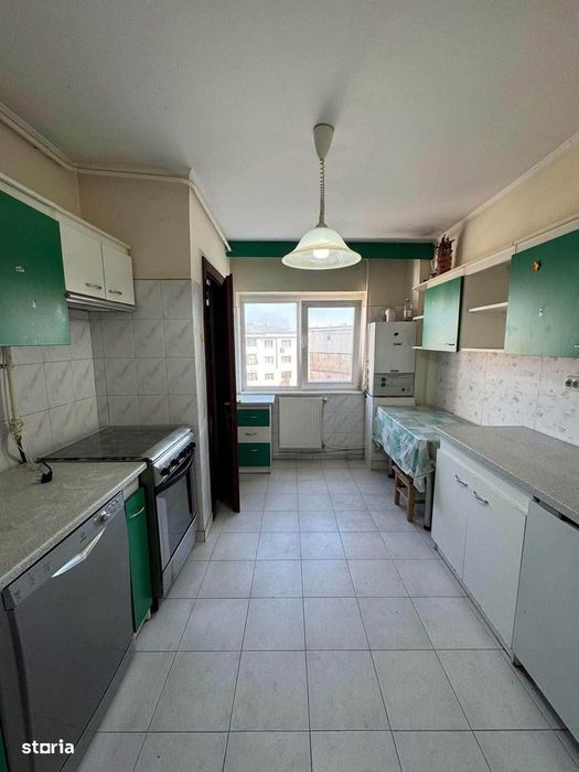 De vanzare apartament 4 camere, pe Bd. Roman Musat,2 bai si 2 balcoane
