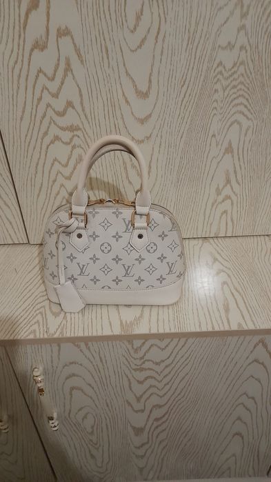 Сумкалар сотилади