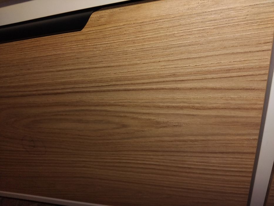 Продам тв тумбу новую.