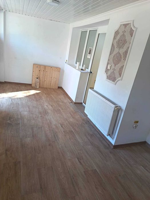 De vanzare apartament cu 3 camere 60 mp