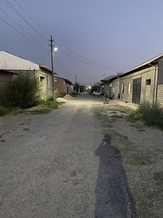 Yagiyolda 4 sotok 5 xona + 1 oshxona uy tezda sotiladi