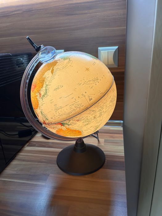 Светещ глобус-нов