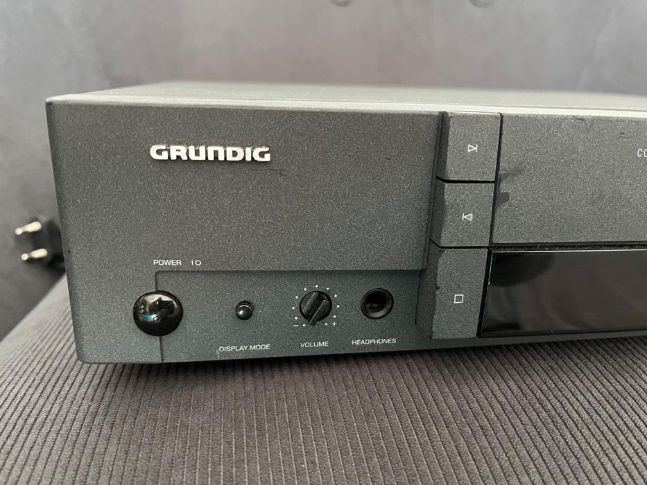 CD-player Grundig (intrare gama FineArts), functional, pentru piese.
