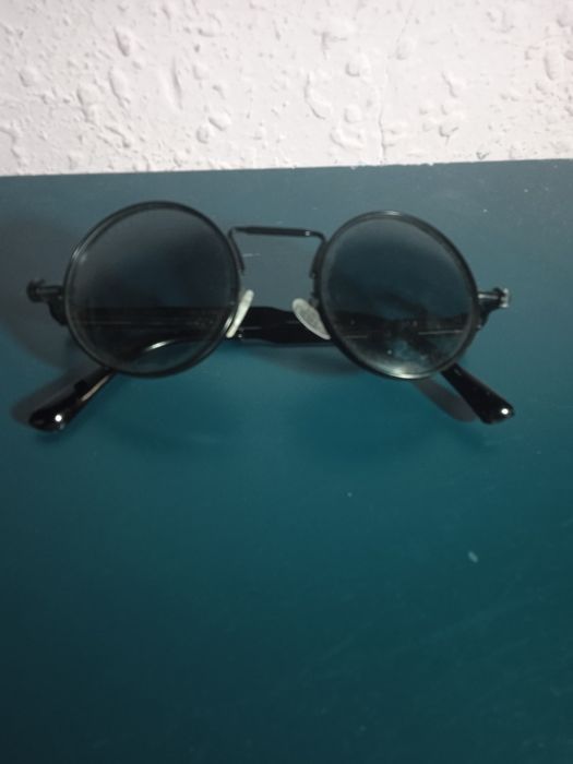 Солнцезащитные очки.