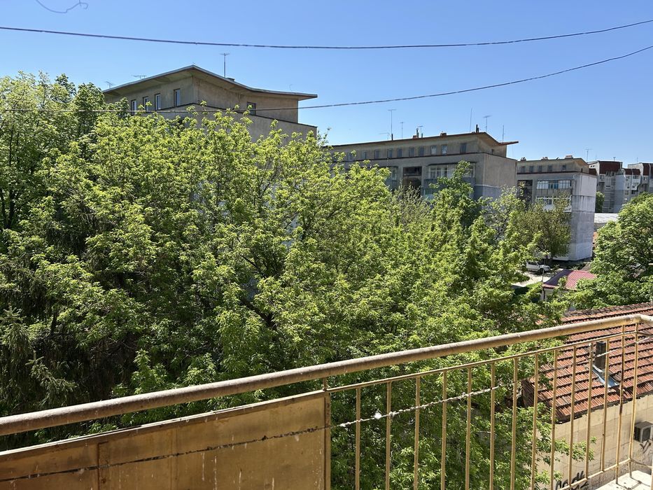 Имоти Силистра продава двустаен апартамент в центъра