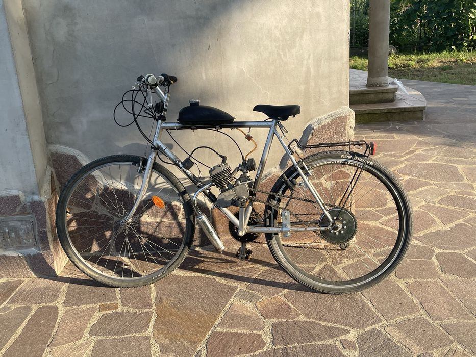 Bicicleta cu motor