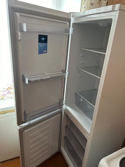 Холодильник двухкамерный