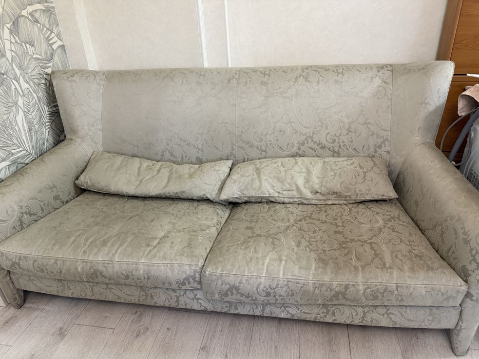Срочно продам диван