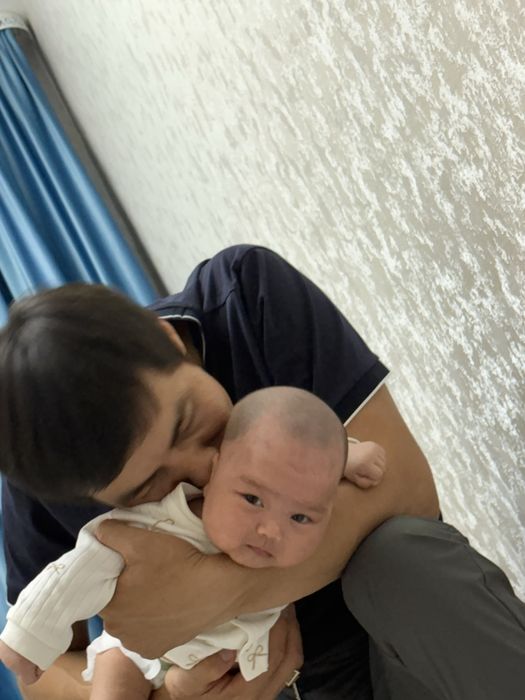 Продается  белый стол для гостиной