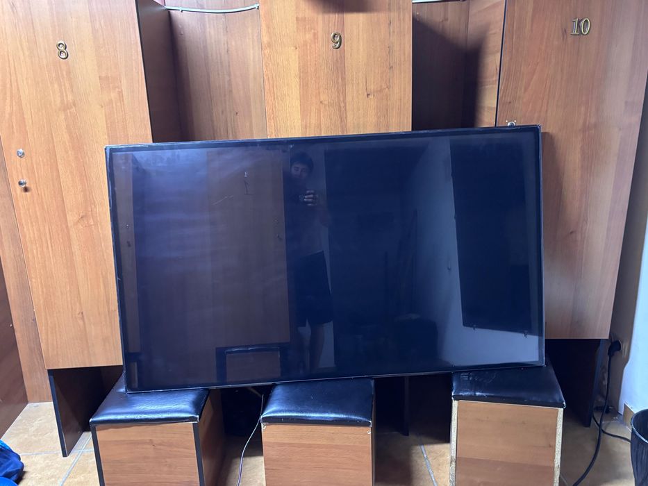 Продам смарт телевизор новый