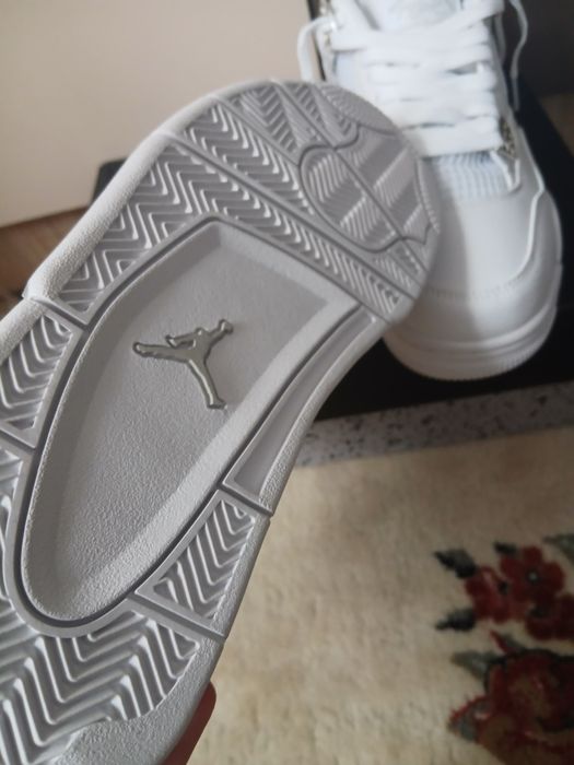 adidasi Jordan 4