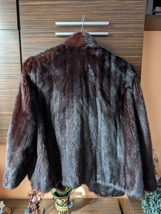 Jachetă din Blană Naturală de Nurcă – Eleganță Clasică / Stare Excelen