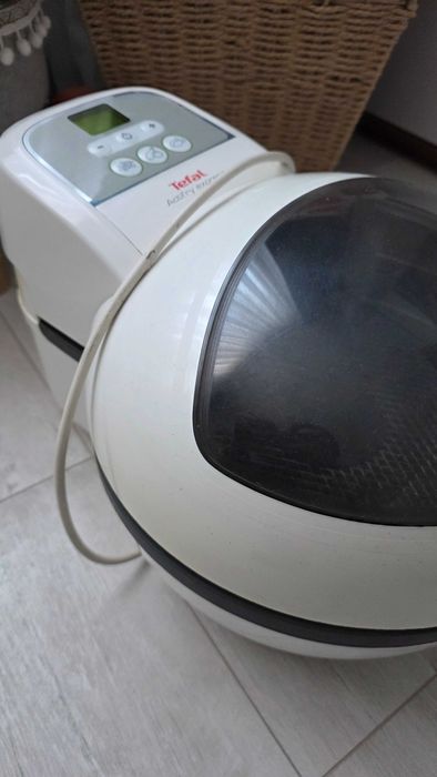 Se vinde Air fryer TEFAL