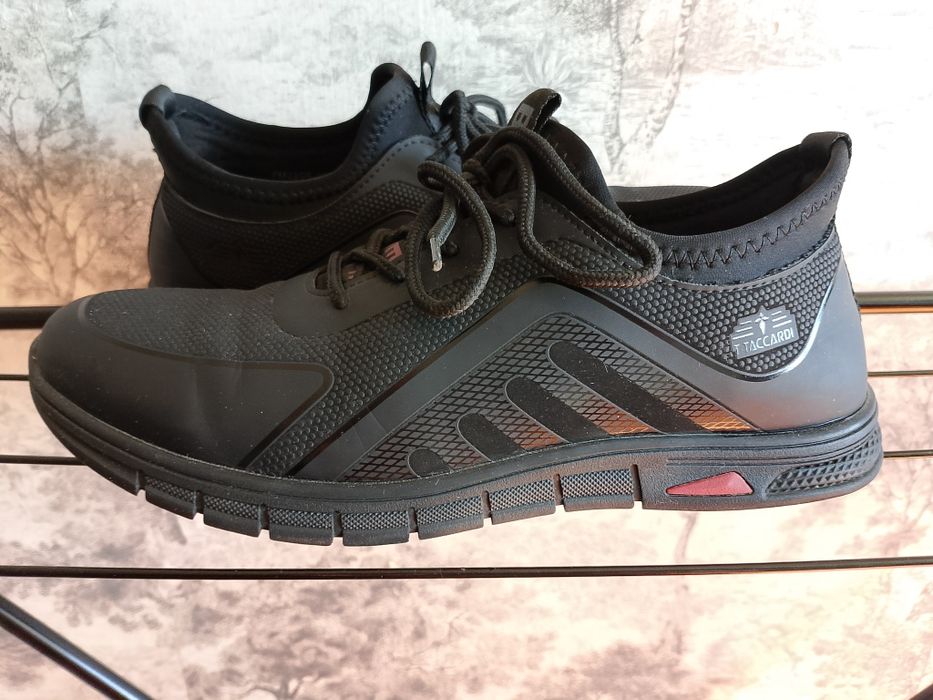 Продам  кросовки TACCARDI