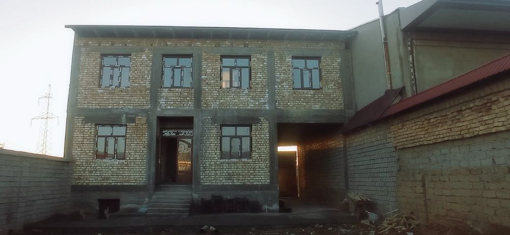 Учкахрамондан кирганда 3 кават каропка уй сотилади ёки бартер