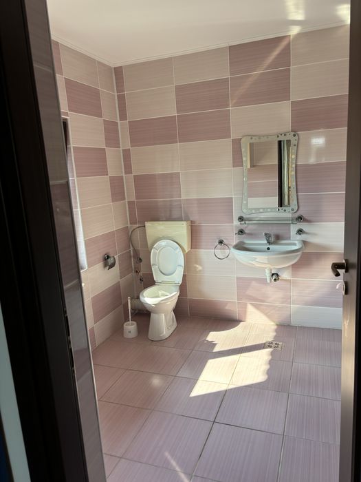 Inchiriere etaj in vila