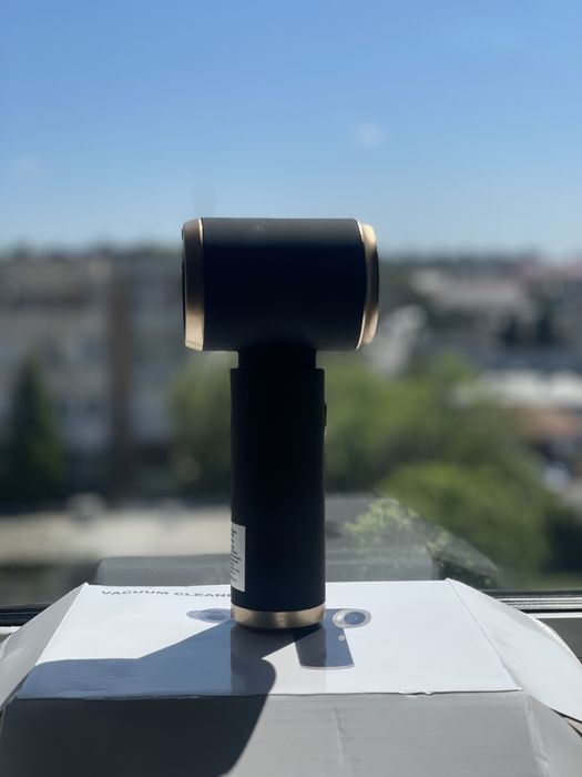 Mini aspirator portabil pentru masina sau colturi inaccesibile