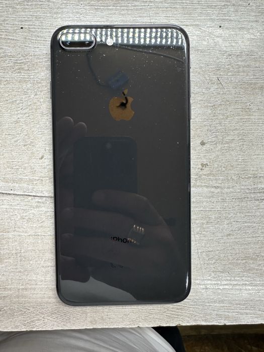 Продам Айфон 8+ в хорошие руки