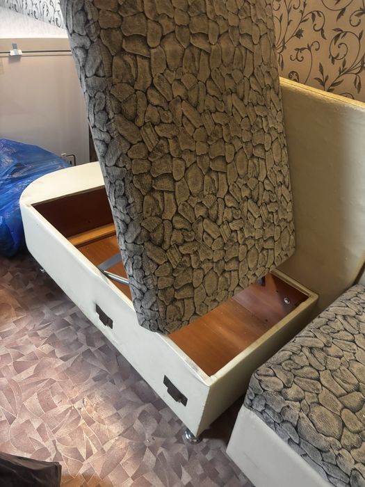 диван с полочкой