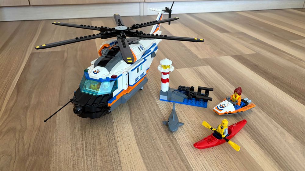 Тежкотоварен спасителен хеликоптер LEGO City 60166