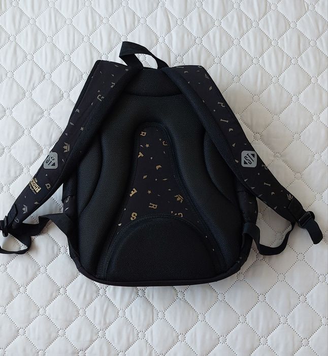 Продавам ученическа раница St. Right