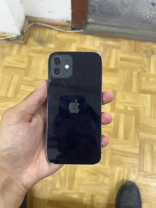 iPhone 12.