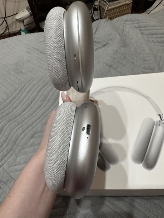 Продам AirPods Max