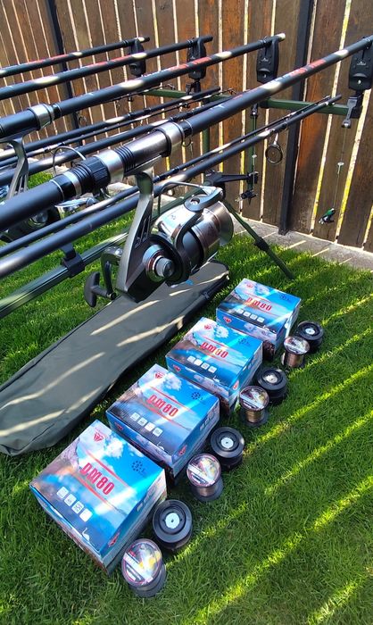 Set 4 Lansete 3,90 m,4 Mulinete 8000,Rod Pod,Senzori+Swingere+Fir