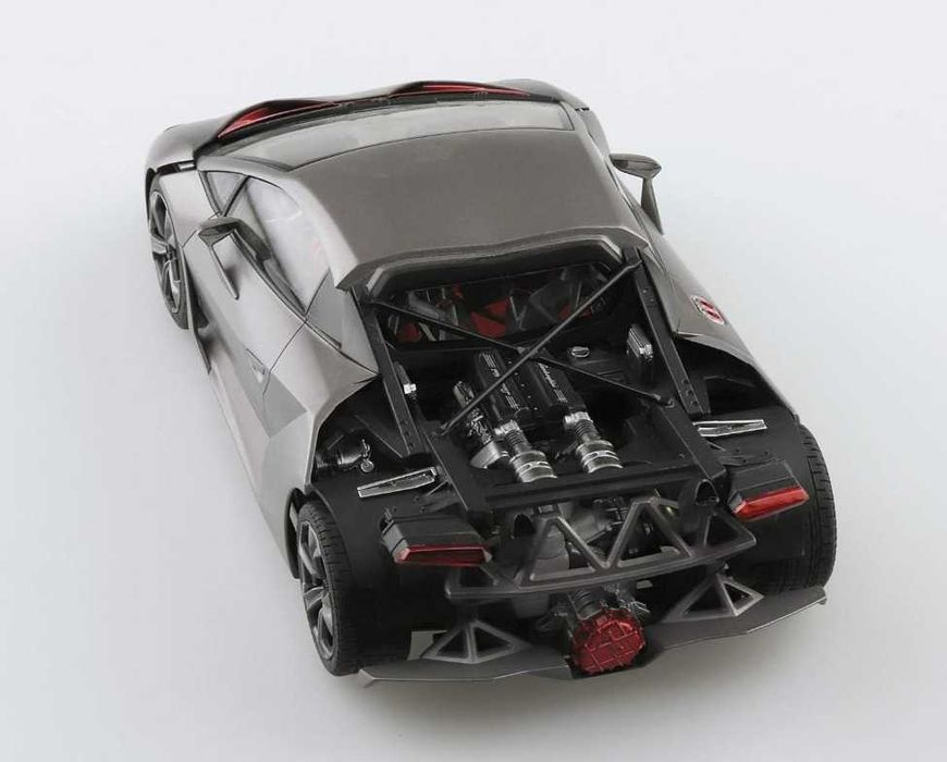 Lamborghini Sesto Elemento 2010, scara 1/24 – Kit complet de prezentare de la AOSHIMA