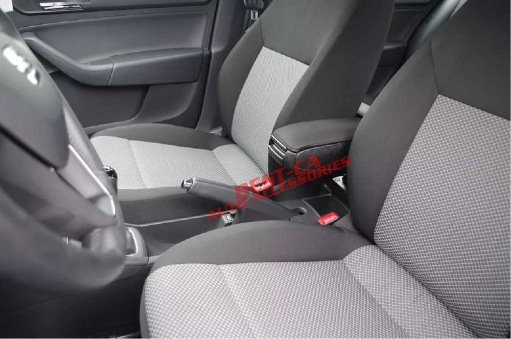 Текстилен черен подлакътник подходящ за Skoda Rapid 2012-2019