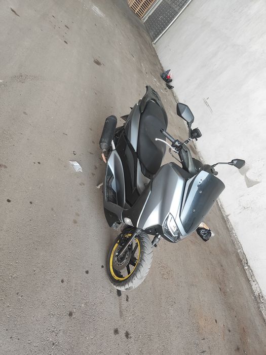 Продаётся скутер срочно N maxs