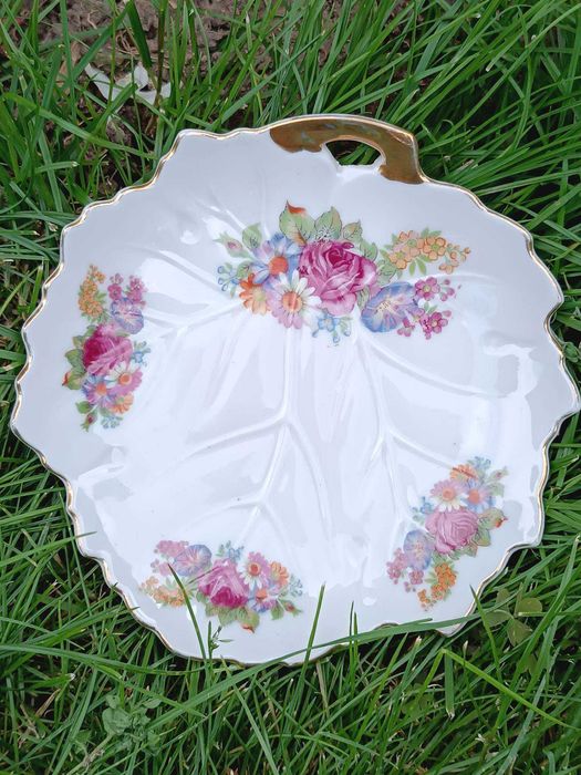 Красива ретро порцеланова чинийка "листо"