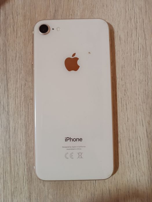 Vând iPhone 8 pentru piese