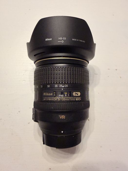 Nikon D800 + Obiectiv NIKKOR 24-120 mm | FULL FRAME | 13.000 cadre