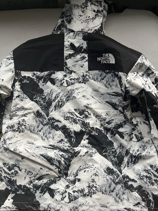 The North Face ветровка