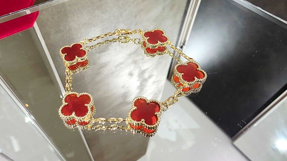 Van Cleef & Arpels VCA Gold Red 5 Motif Vintage Alhambra Дамска Гривна