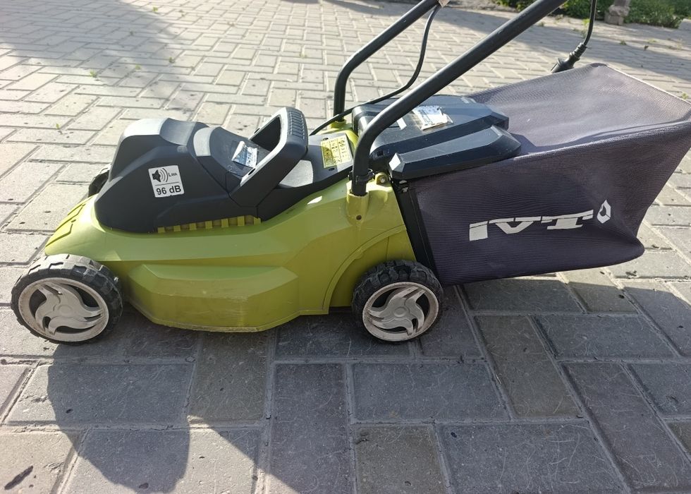 Газонокосилка IVT ELM-1000
