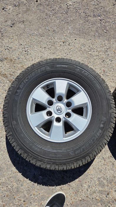 Джанти с гуми Michelin Latitude Cross 255/70/R15 108H , DOT 2621 Toyota Hilux