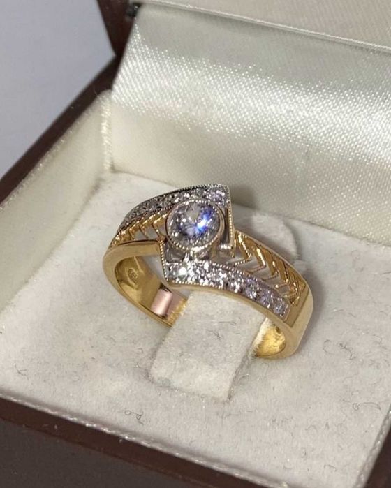 Inel vintage de aur galben 18k cu diamant central 0.25 ct, marime 53