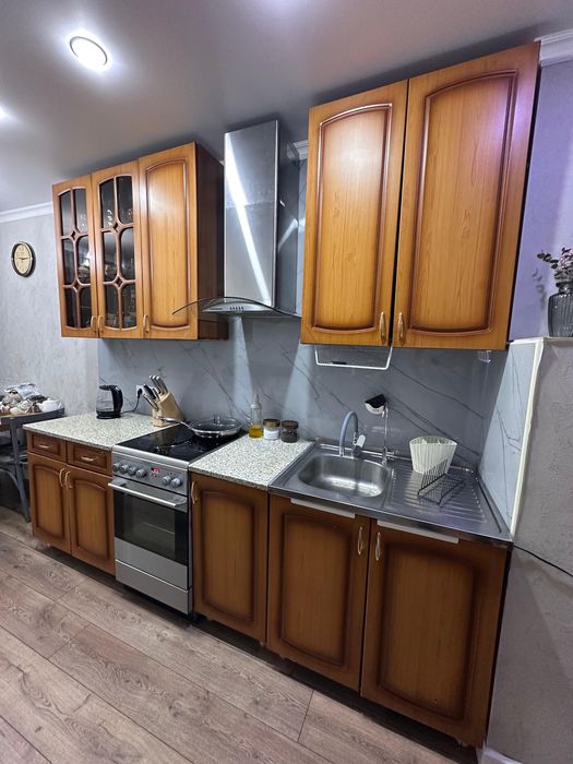 Кухонный гарнитур вместе с техникой