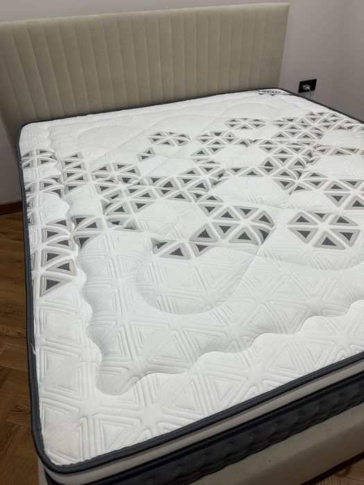 Продам кровать с ортопедическим матрасом